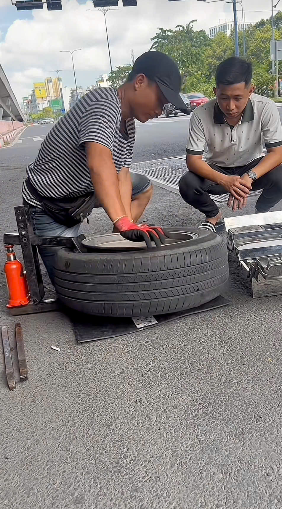 Vá lốp xe ô tô tại quận 2