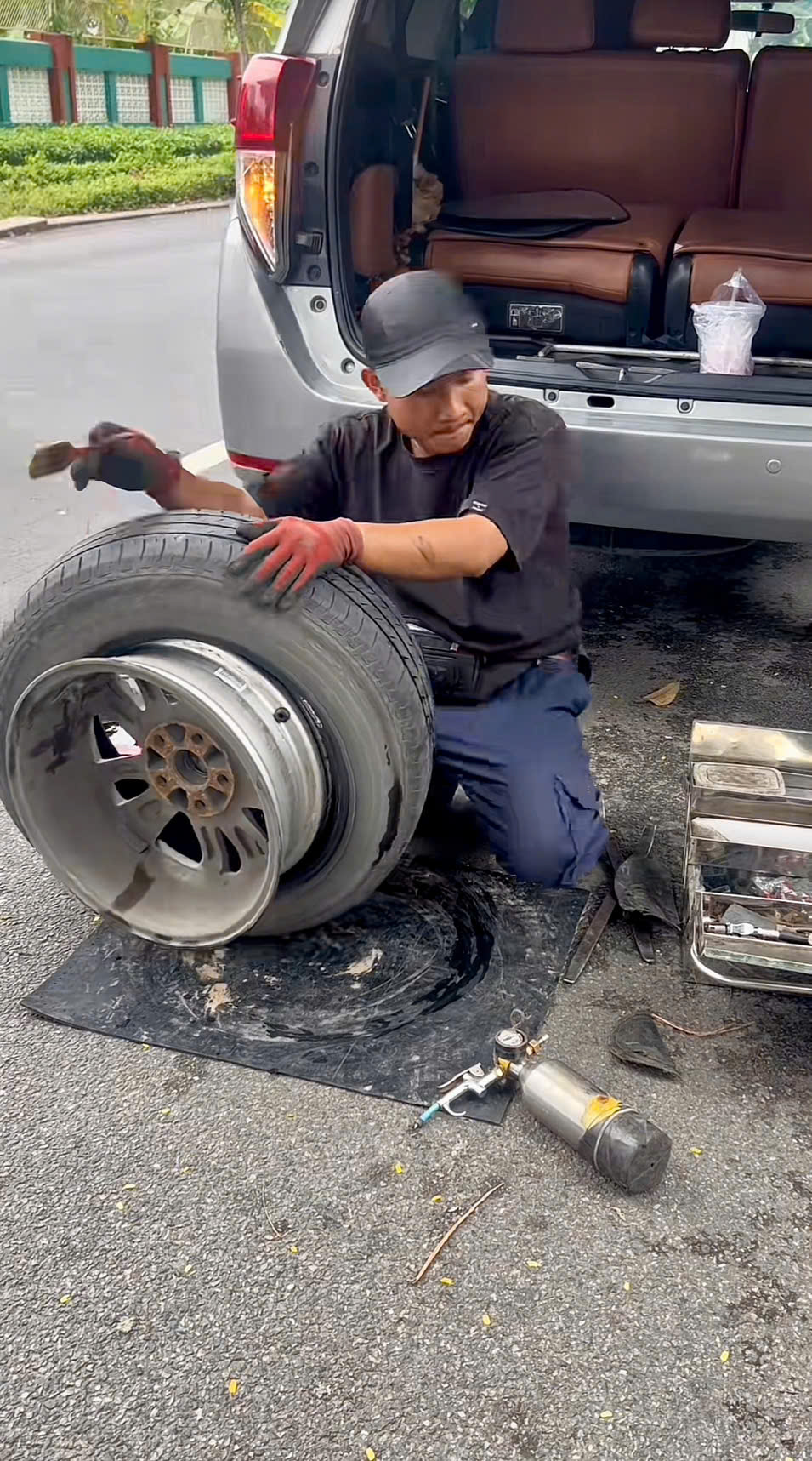 Vá vỏ chuyên nghiệp ở Hóc Môn