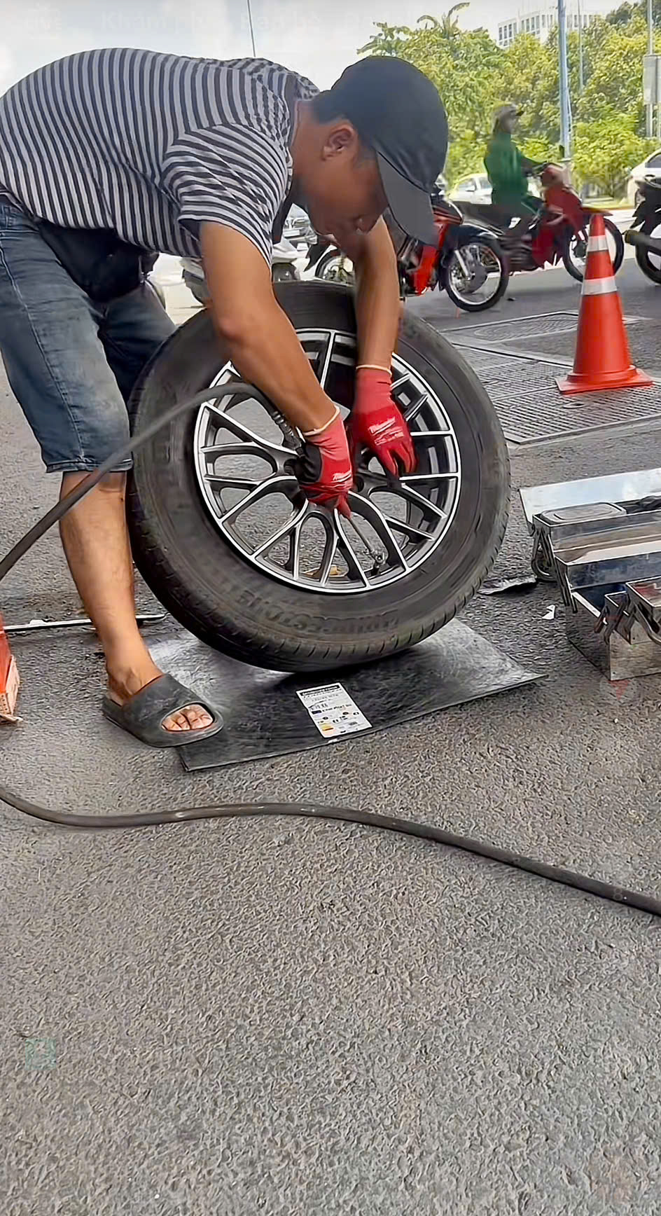 sửa ô tô chết máy giữa đường