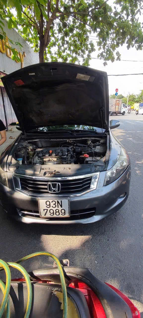 xử lý ô tô hết bình tại Sài Gòn