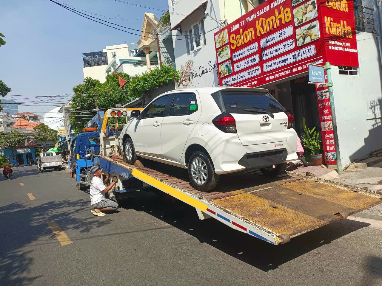 kéo xe bị nổ lốp Sài Gòn